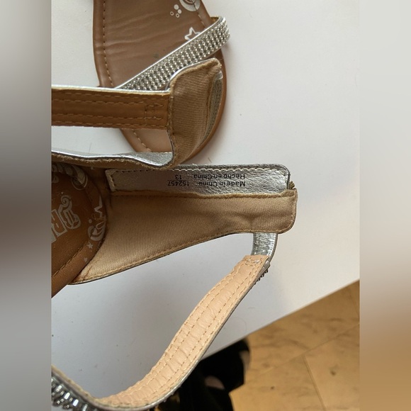 Brash Sparkly Silver Strappy Sandals – Size 9 - Picture 4 of 6